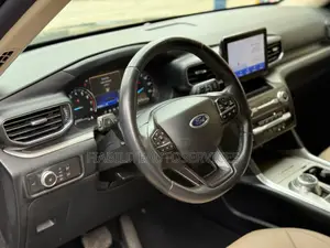 Ford Explorer XLT 2021 Noir