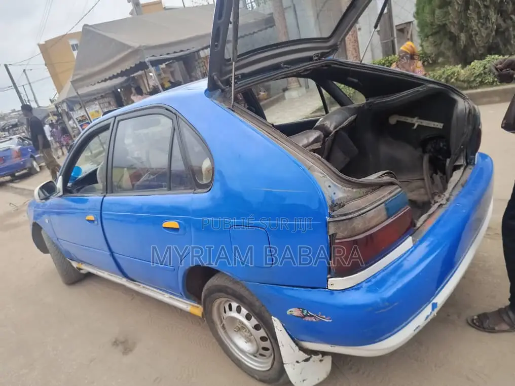 Toyota Corolla 1999 Bleu