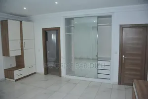 3chbre Appartement dans Cocody à Louer