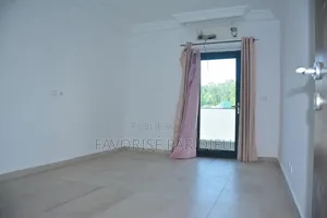 3chbre Appartement dans Cocody à Louer