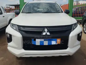 Photo - Mitsubishi L200 2023 Blanc