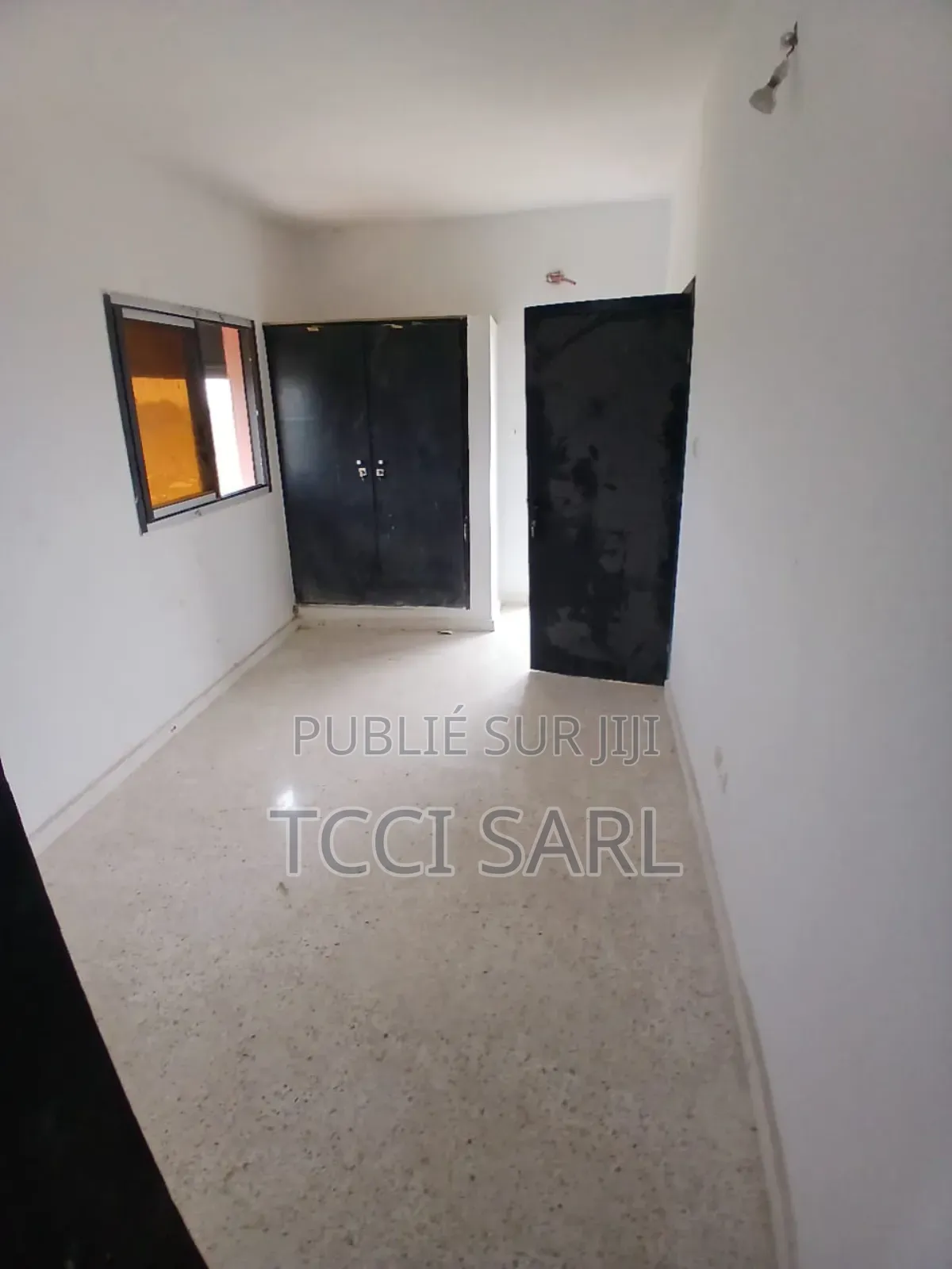 1chbre Chambre et salon dans Tcci Sarl, Cocody à Louer