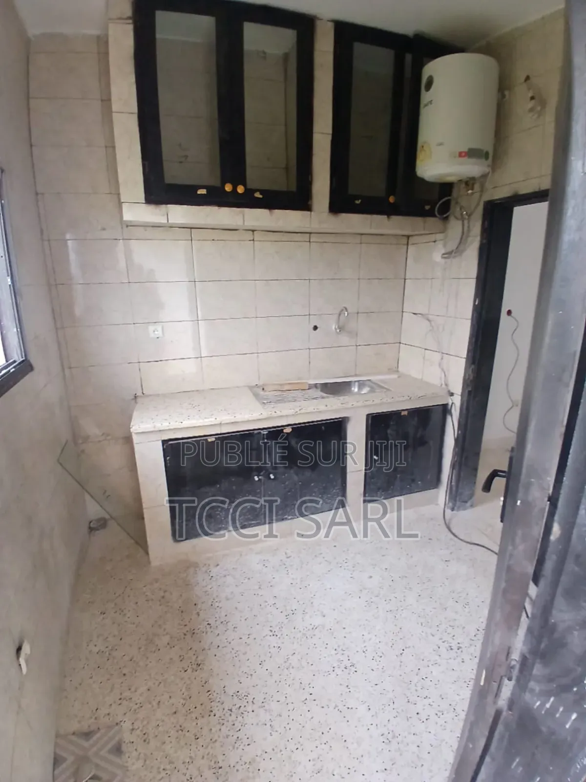 1chbre Chambre et salon dans Tcci Sarl, Cocody à Louer