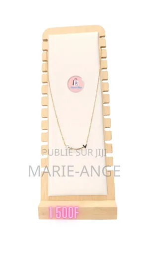 Photo - Collier Élégant Doré en Inox