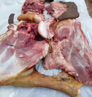 Photo - Cuisse Entier De Cabri Et Mouton Brûlé Avec La Peau