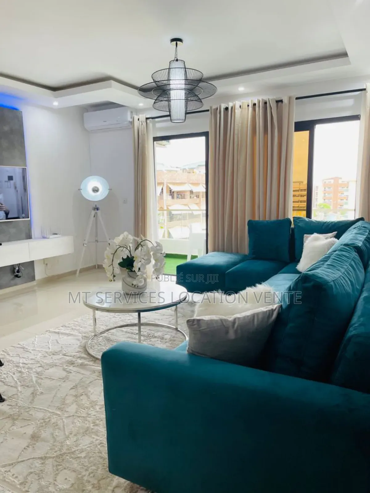 Furnished 1chbre Chambre et salon dans Mt Services Location, Cocody