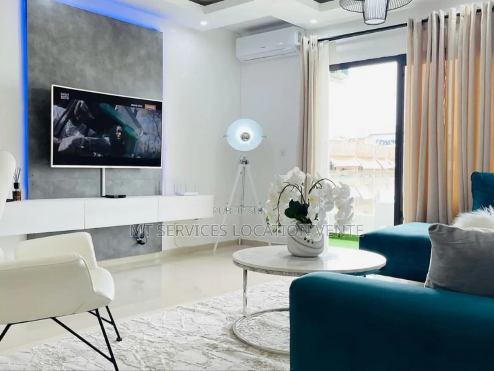 Furnished 1chbre Chambre et salon dans Mt Services Location, Cocody