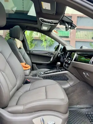 Porsche Macan 2024 Bleu