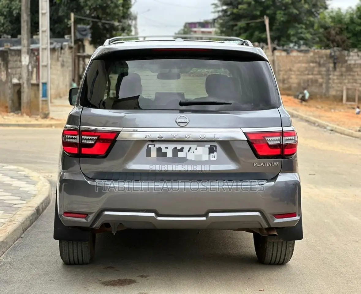 Nissan Patrol 2023 Gris