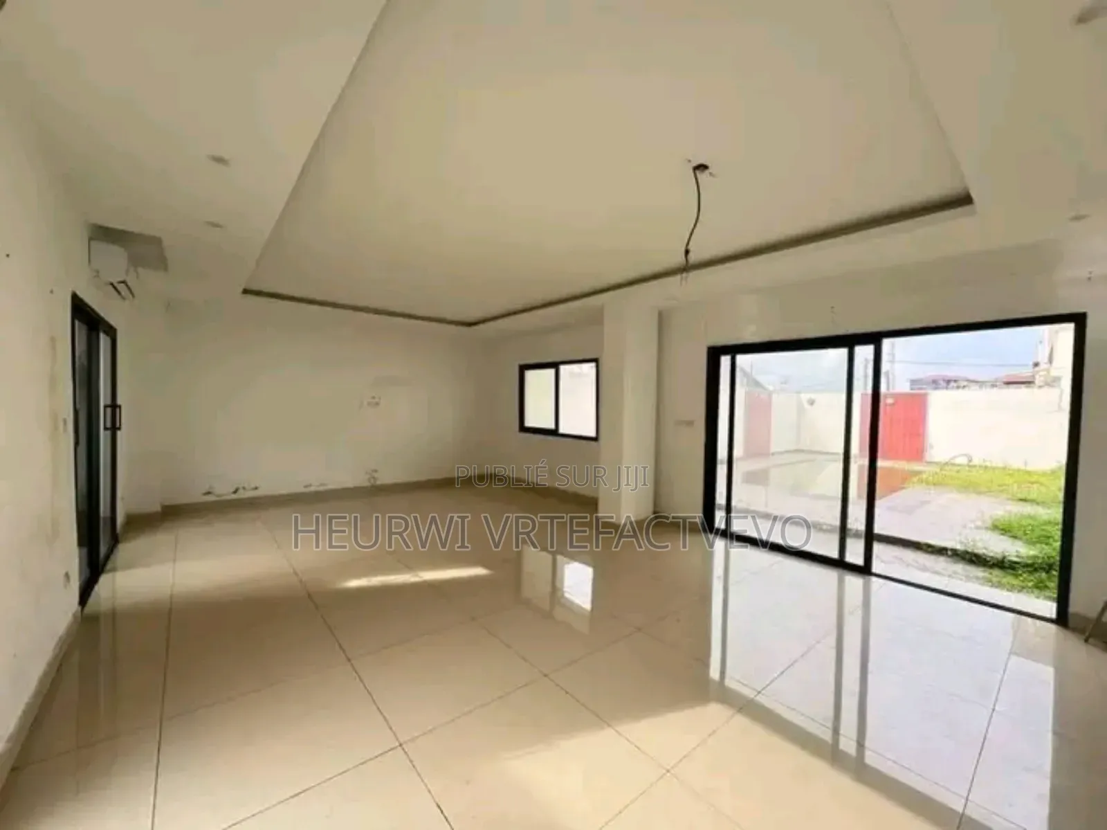 8chbre Duplex dans Golf Anterm, Cocody à Vendre