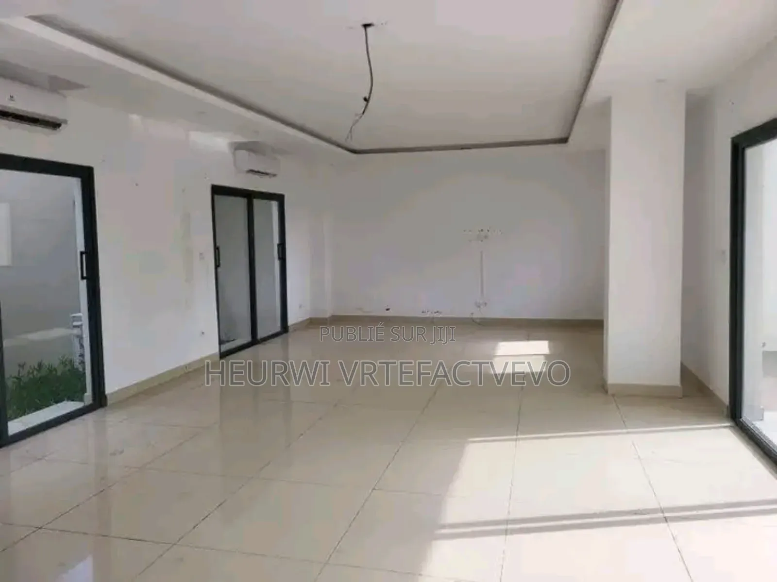 8chbre Duplex dans Golf Anterm, Cocody à Vendre