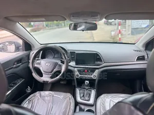 Hyundai Elantra 2018 Bleu