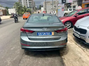 Hyundai Elantra 2018 Bleu