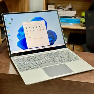 Nouveau Microsoft Surface Laptop 8GB Intel Core i5 SSD 128GB