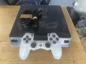 Playstation 4 Slim