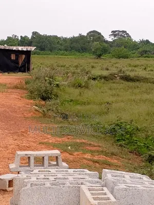 Urgent Rapide 2 Terrain l'Angle Colle
Un De 500 M2 Prix 27 Millions