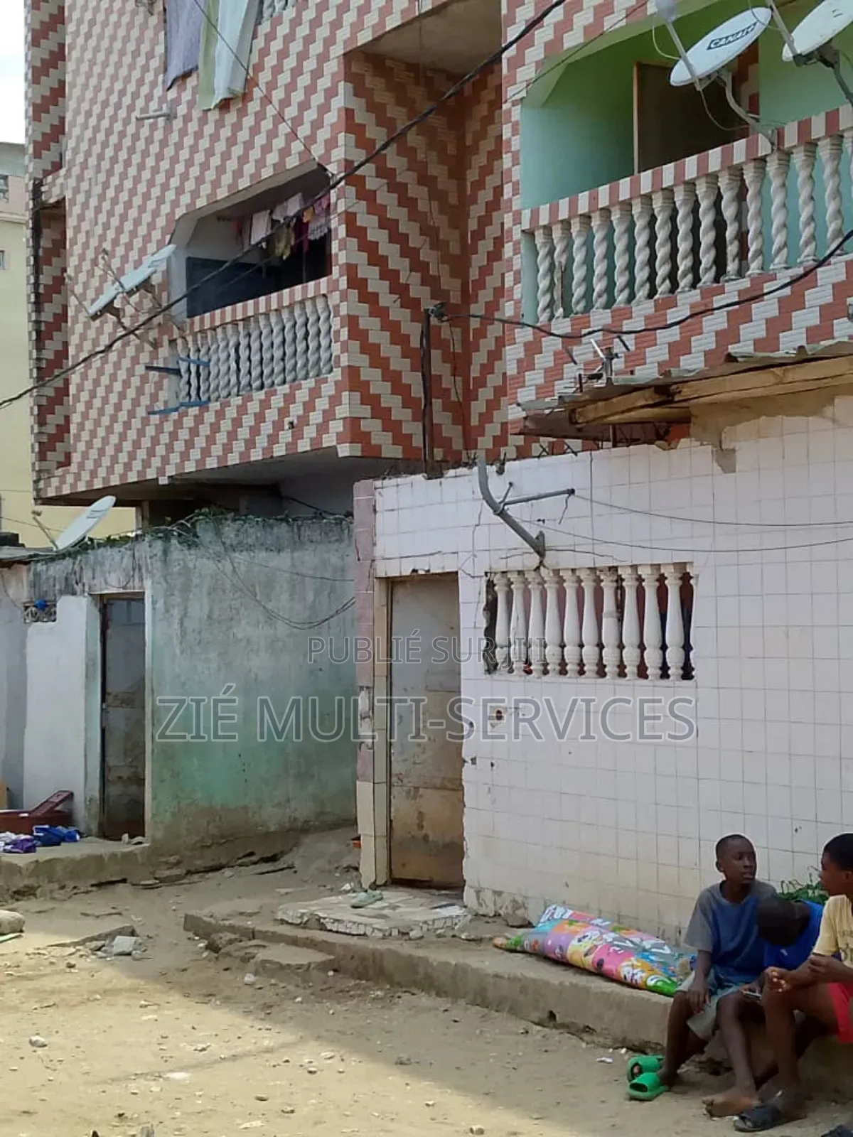 20chbre Blocs d'appartements dans Zié Multi-Service, Yopougon à Vendre