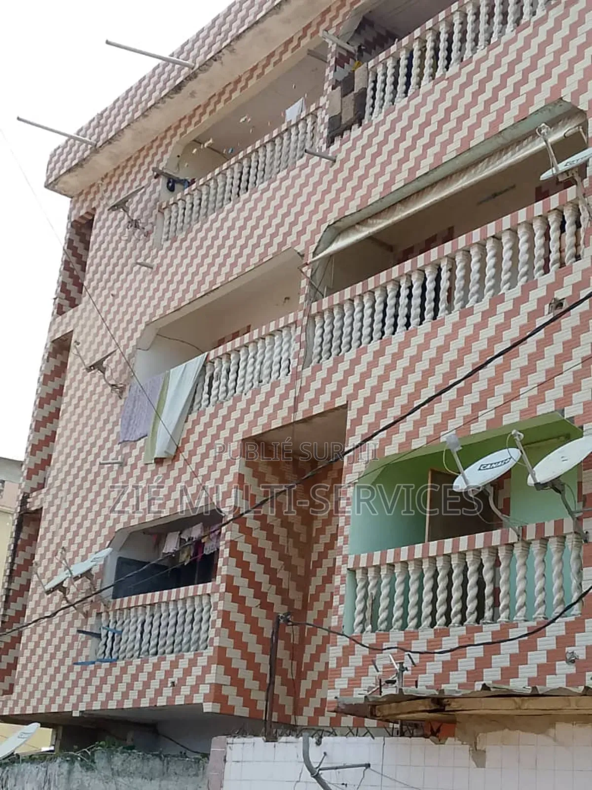 20chbre Blocs d'appartements dans Zié Multi-Service, Yopougon à Vendre