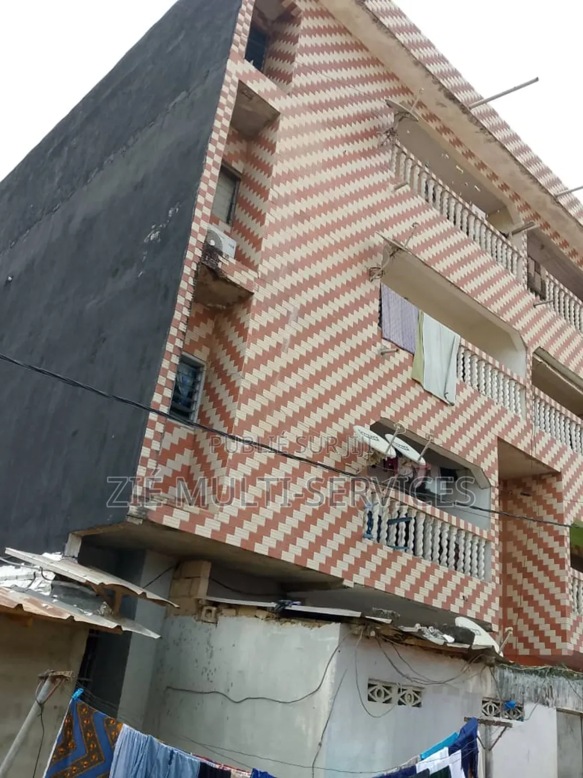 20chbre Blocs d'appartements dans Zié Multi-Service, Yopougon à Vendre