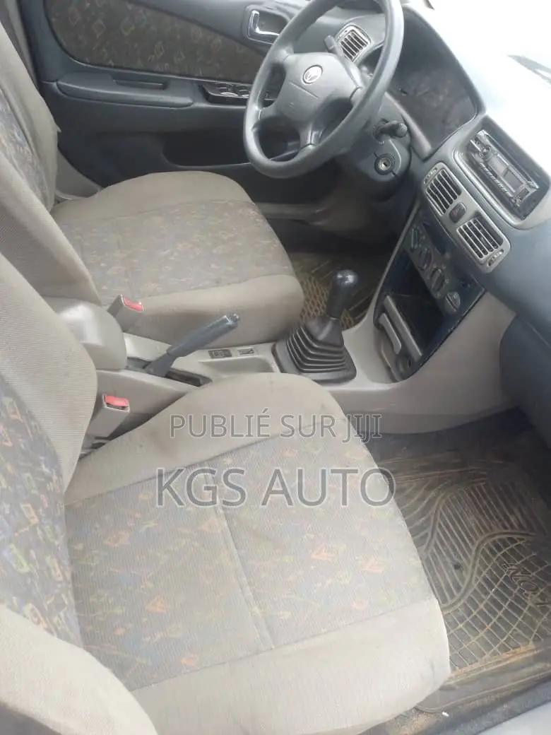 Toyota Corolla 1.4 Sedan 2002 Gris