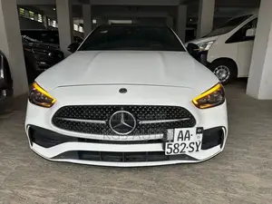 Mercedes-Benz C300 2023 Blanc