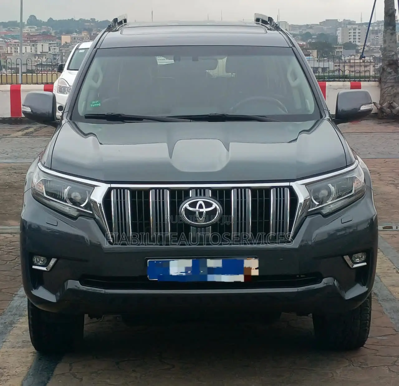 Toyota Land Cruiser Prado 2023 Gris