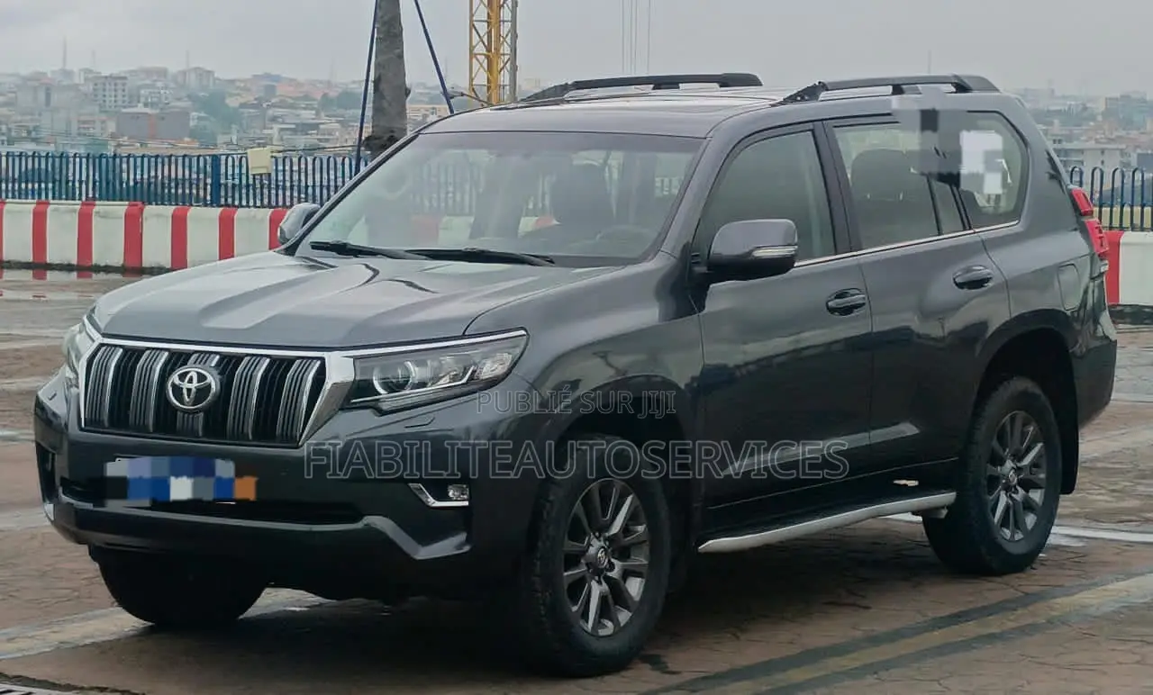 Toyota Land Cruiser Prado 2023 Gris