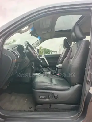 Toyota Land Cruiser Prado 2023 Gris