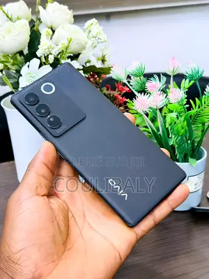 Photo - New Vivo V27 256 GB Vert