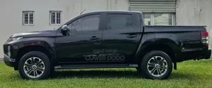 New Mitsubishi L200 2023 Noir
