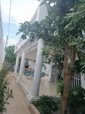 12chbre Villa dans Cocody à Vendre