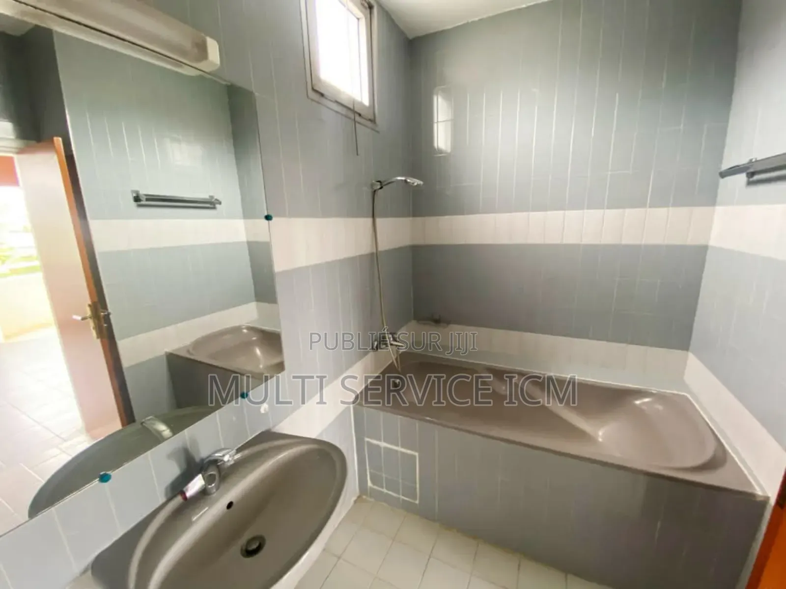 6chbre Duplex dans Ismaël Coulibaly, Cocody à Vendre