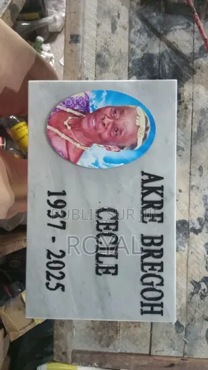 Plaques D'inaugurations, Pierre Tombale