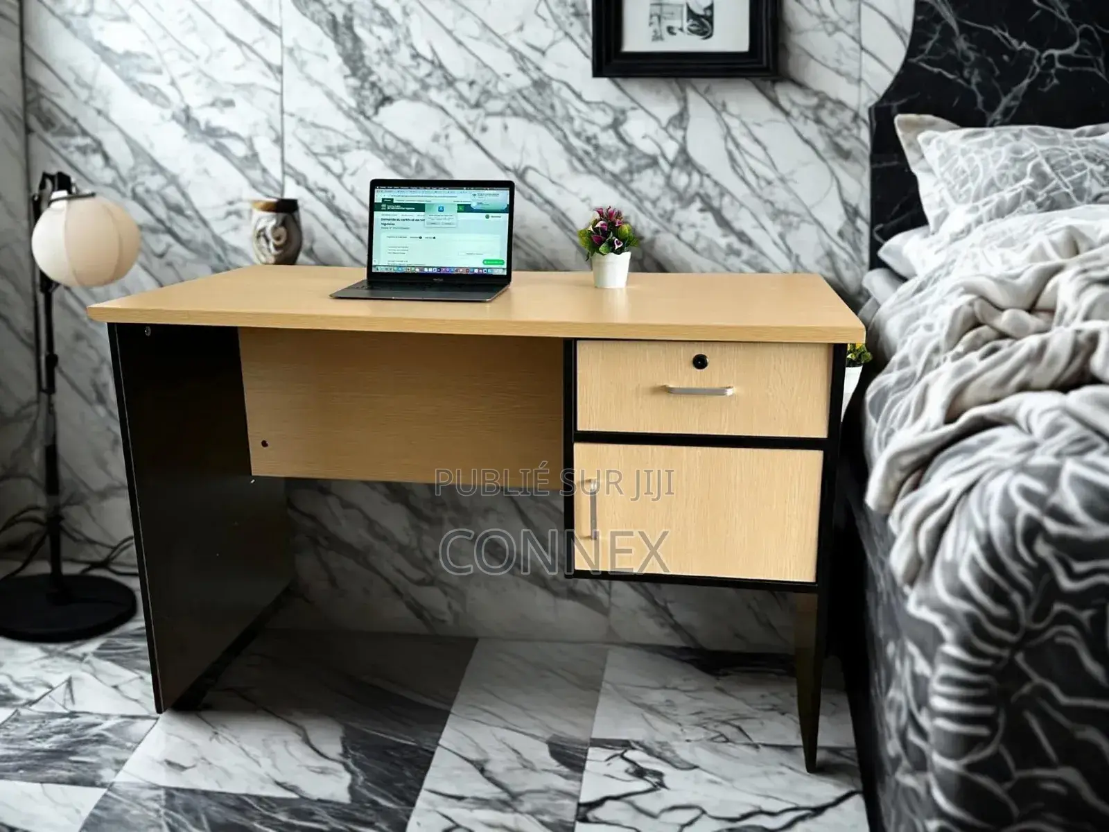 Table De Bureau Moderne. Livraison Gratuite