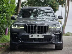 Photo - BMW X6 xDrive40i 2022 Blanc cassé