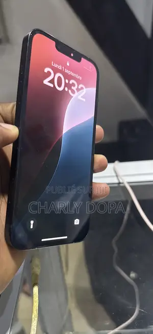 Photo - Apple iPhone 13 128 GB Noir