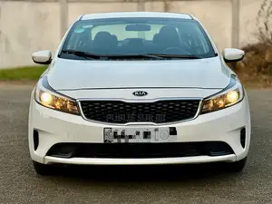 Photo - Kia Forte S Sedan 2018 Blanc