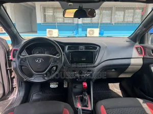 Hyundai i20 2021 Gris