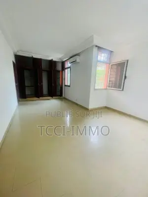 6chbre Villa dans Tcci Sarl, Deux Plateaux à Louer