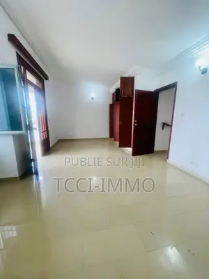 6chbre Villa dans Tcci Sarl, Deux Plateaux à Louer