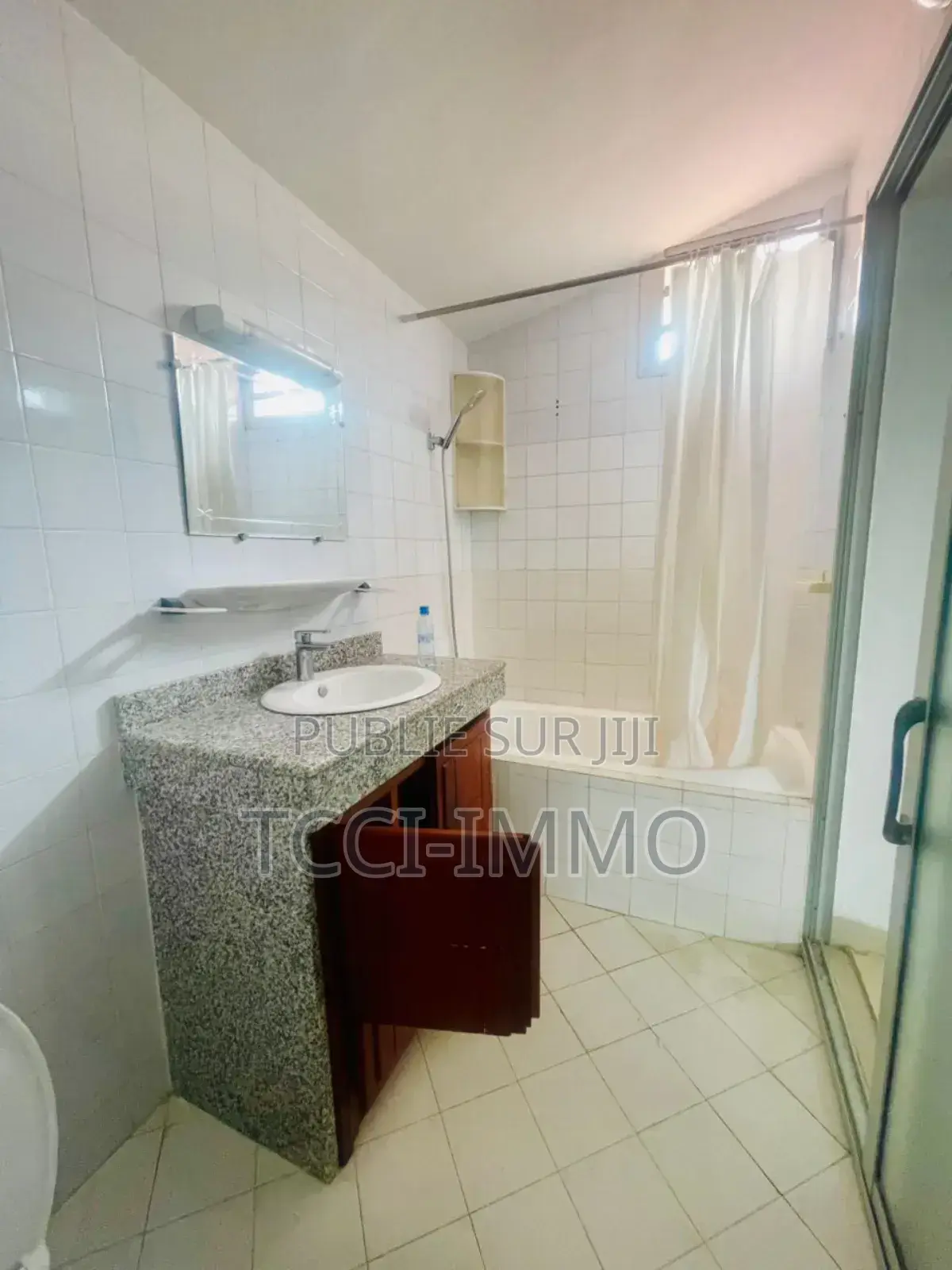 6chbre Villa dans Tcci Sarl, Deux Plateaux à Louer