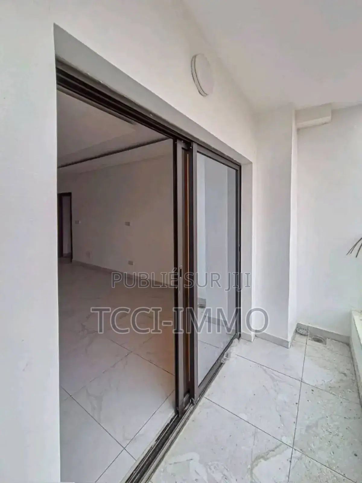 2chbre Appartement dans Tcci Sarl, Bingerville à Louer