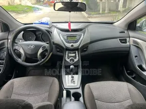 Hyundai Avante 2015 Gris