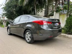 Hyundai Avante 2015 Gris