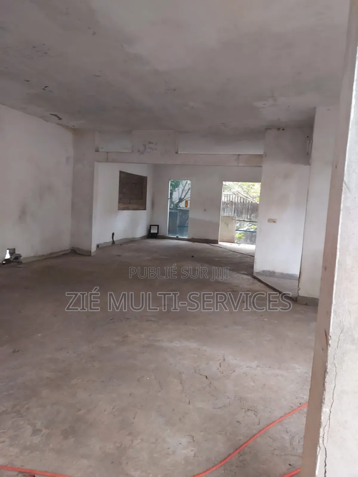 19chbre Duplex dans Zié Multi-Service, Cocody à Vendre