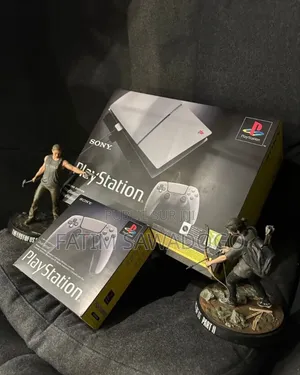 Photo - Ps 5 Avec Une Manette