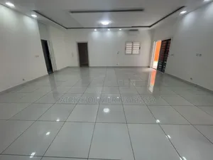 5chbre Villa dans Phoenix Tc Immo, Cocody à Louer