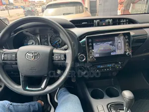 New Toyota Hilux 2025 Black