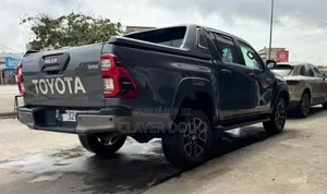New Toyota Hilux 2025 Black