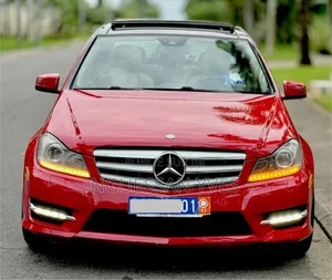 Photo - Mercedes-Benz C300 2014 Rouge